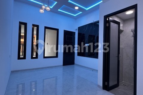 4 bedrooms House in Grogol Petamburan, Jakarta,  No. 9369 9