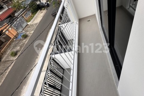 4 bedrooms House in Grogol Petamburan, Jakarta,  No. 9369 18