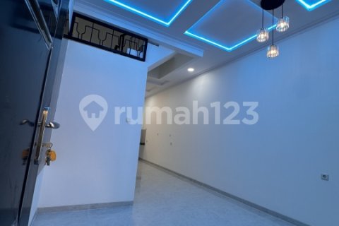 4 bedrooms House in Grogol Petamburan, Jakarta,  No. 9369 7