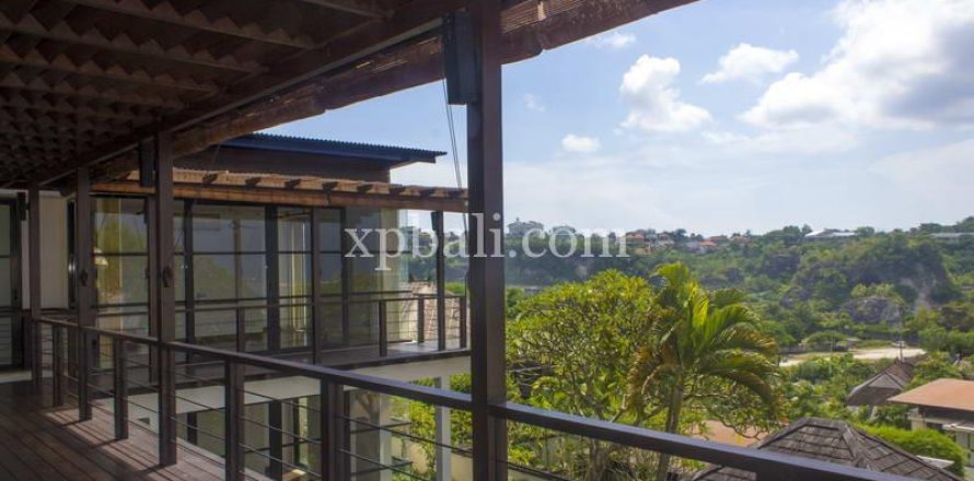 4 bedrooms Villa in Jimbaran, Badung,  No. 9366