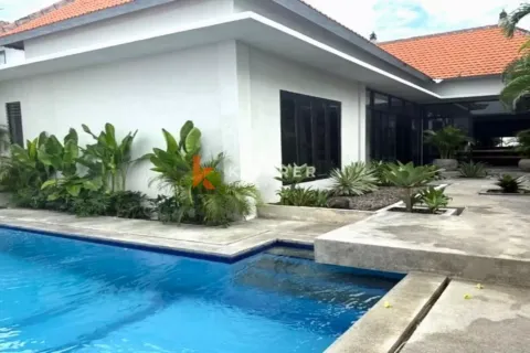 3 bedrooms Villa in Tibubeneng, Badung, Indonesia No. 12593