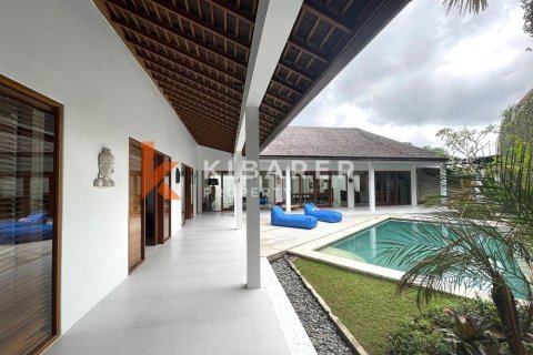 4 bedrooms Villa in Canggu, Badung, Indonesia No. 12590 14