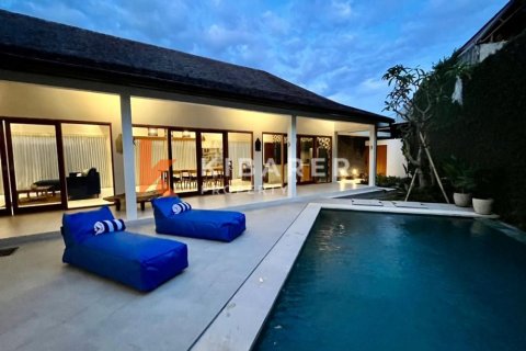 4 bedrooms Villa in Canggu, Badung, Indonesia No. 12590 6