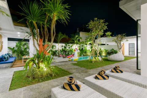 4 bedrooms Villa in Tibubeneng, Badung, Indonesia No. 12831 12