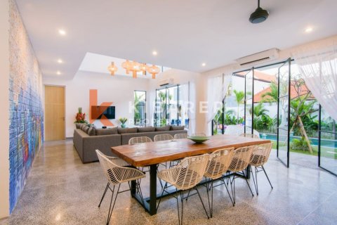 4 bedrooms Villa in Tibubeneng, Badung, Indonesia No. 12831 4