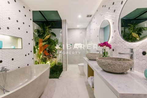 4 bedrooms Villa in Tibubeneng, Badung, Indonesia No. 12831 16