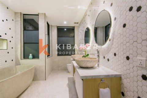 4 bedrooms Villa in Tibubeneng, Badung, Indonesia No. 12831 11
