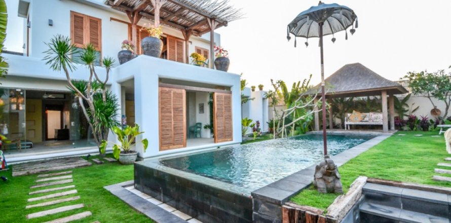 4 bedrooms Villa in Seminyak, Badung, Indonesia No. 11674