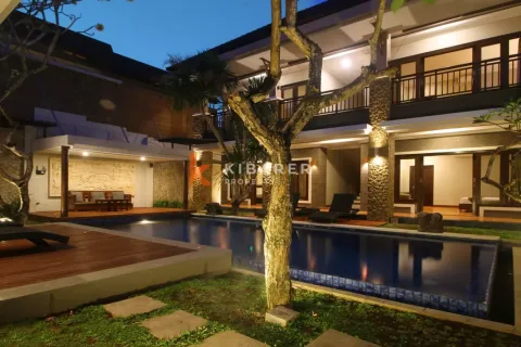 4 bedrooms Villa in Kerobokan, Badung, Indonesia No. 12163 2