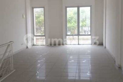 135m2 Shop in Tangerang, Indonesia No. 13404 20
