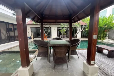 4 bedrooms Villa in Kerobokan, Badung, Indonesia No. 12540 6