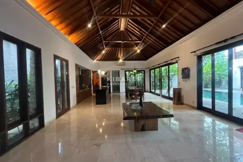 4 bedrooms Villa in Kerobokan, Badung, Indonesia No. 12540 8