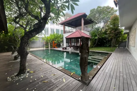4 bedrooms Villa in Kerobokan, Badung, Indonesia No. 12540 2