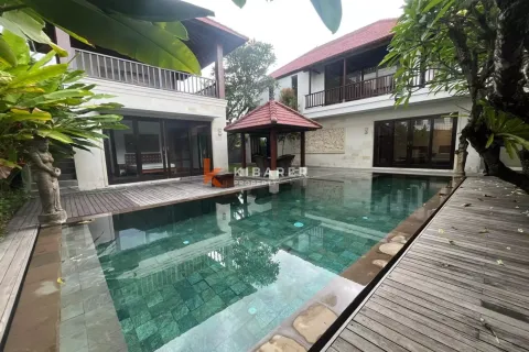 4 bedrooms Villa in Kerobokan, Badung, Indonesia No. 12540