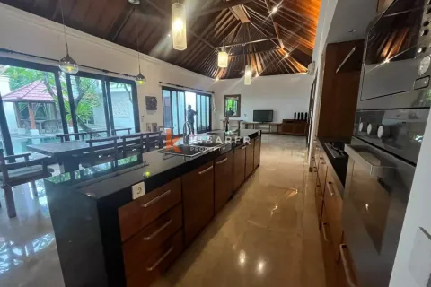 4 bedrooms Villa in Kerobokan, Badung, Indonesia No. 12540 13