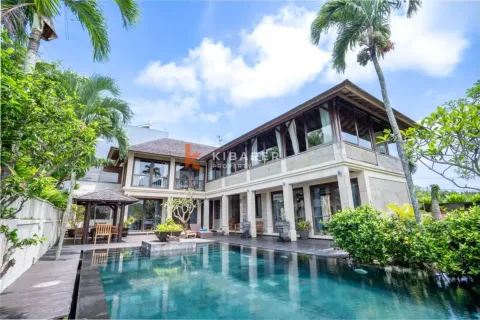 4 bedrooms Villa in Ungasan, Badung, Indonesia No. 13299