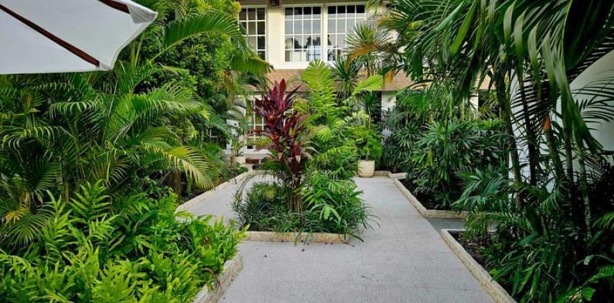 Вилла с 4 спальнями в Seminyak, Бадунг,  № 321