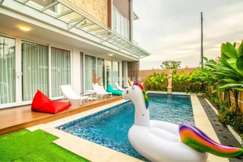 6 bedrooms Villa in Kuta, Badung, Indonesia No. 11970