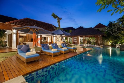4 bedrooms Villa in Seminyak, Badung, Indonesia No. 11969 21
