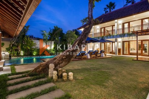 4 bedrooms Villa in Seminyak, Badung, Indonesia No. 11969 8