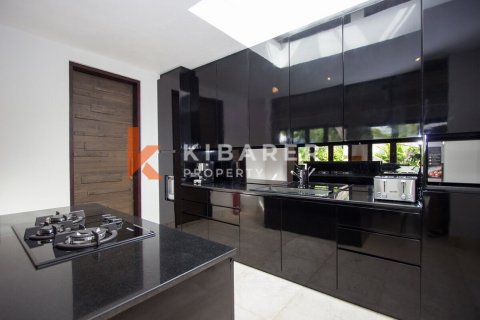 4 bedrooms Villa in Seminyak, Badung, Indonesia No. 11969 6