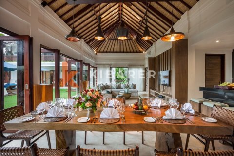 4 bedrooms Villa in Seminyak, Badung, Indonesia No. 11969 4
