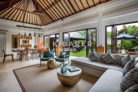 4 bedrooms Villa in Seminyak, Badung, Indonesia No. 11969 5