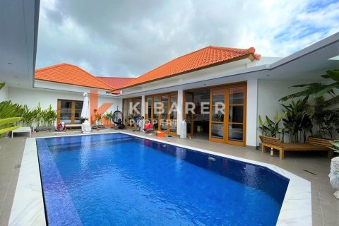 3 bedrooms Villa in Kerobokan, Badung, Indonesia No. 12074