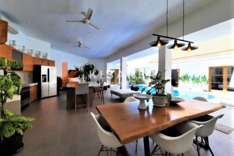 3 bedrooms Villa in Kerobokan, Badung, Indonesia No. 12074 12