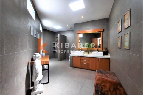 3 bedrooms Villa in Kerobokan, Badung, Indonesia No. 12074 5