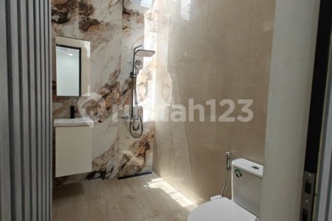 3 bedrooms House in Jakarta,  No. 9143 8