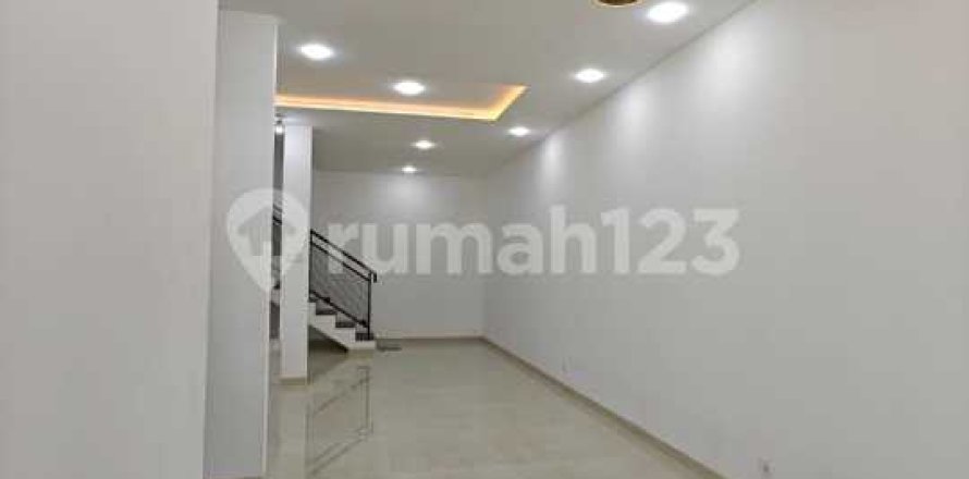 3 bedrooms House in Jakarta,  No. 9143
