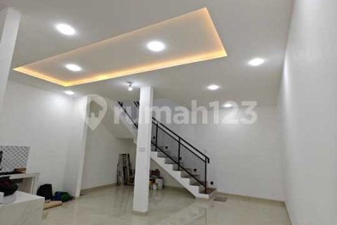 3 bedrooms House in Jakarta,  No. 9143 2