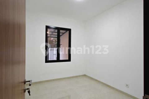 3 bedrooms House in Jakarta,  No. 9143 4