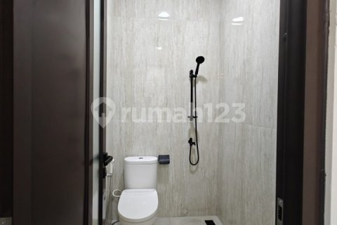 3 bedrooms House in Jakarta,  No. 9143 5