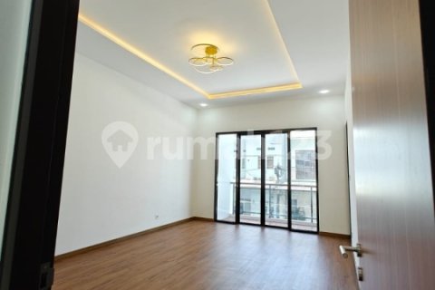 3 bedrooms House in Jakarta,  No. 9143 9
