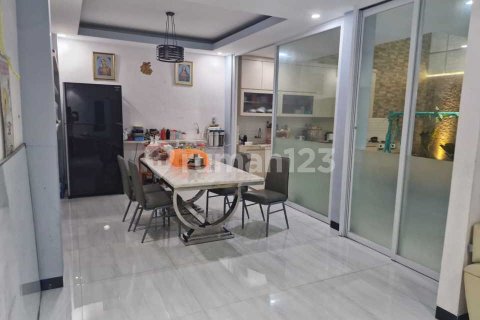 3 bedrooms House in Jakarta,  No. 9144 2