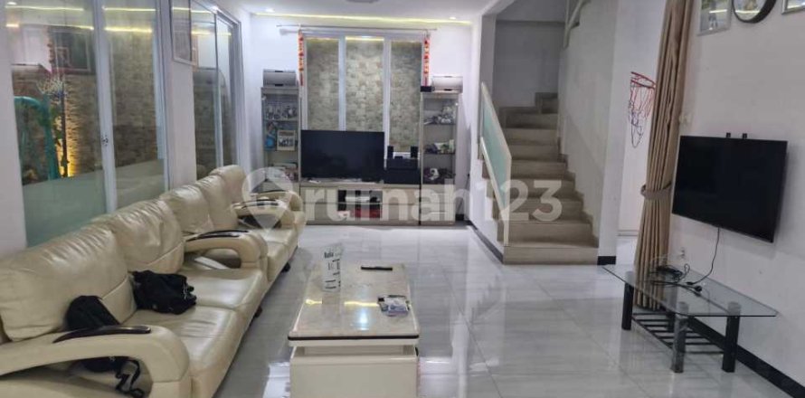 3 bedrooms House in Jakarta,  No. 9144