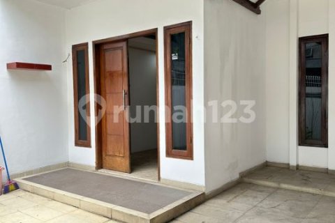 180m2 House in Kebon Jeruk, Jakarta, No. 9141 2