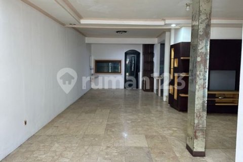 180m2 House in Kebon Jeruk, Jakarta, No. 9141 3