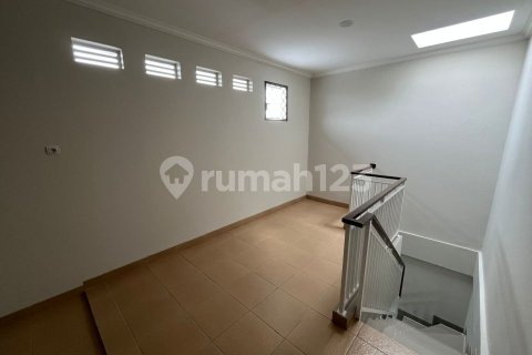 120m2 Shop in Cipondoh, Tangerang City,  No. 9138 7