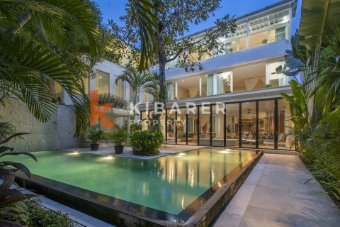 5 bedrooms Villa in Kerobokan, Badung, Indonesia No. 12622