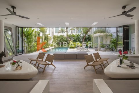 5 bedrooms Villa in Kerobokan, Badung, Indonesia No. 12622 3