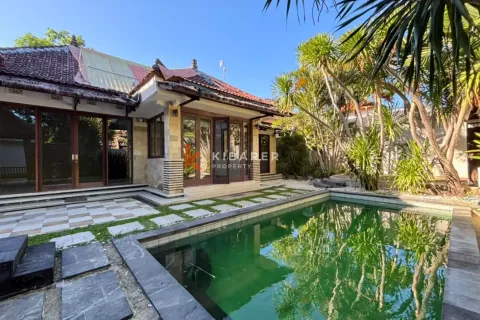 2 bedrooms Villa in Seminyak, Badung, Indonesia No. 11722 2