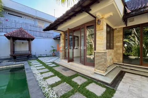 2 bedrooms Villa in Seminyak, Badung, Indonesia No. 11722 14