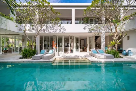 4 bedrooms Villa in Tibubeneng, Badung, Indonesia No. 12082
