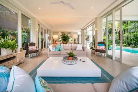 4 bedrooms Villa in Tibubeneng, Badung, Indonesia No. 12082 16