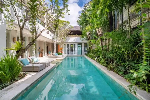 4 bedrooms Villa in Tibubeneng, Badung, Indonesia No. 12082 3