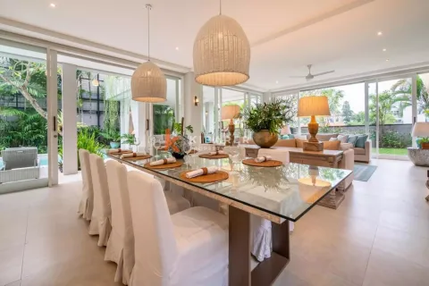 4 bedrooms Villa in Tibubeneng, Badung, Indonesia No. 12082 5