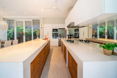4 bedrooms Villa in Tibubeneng, Badung, Indonesia No. 12082 21